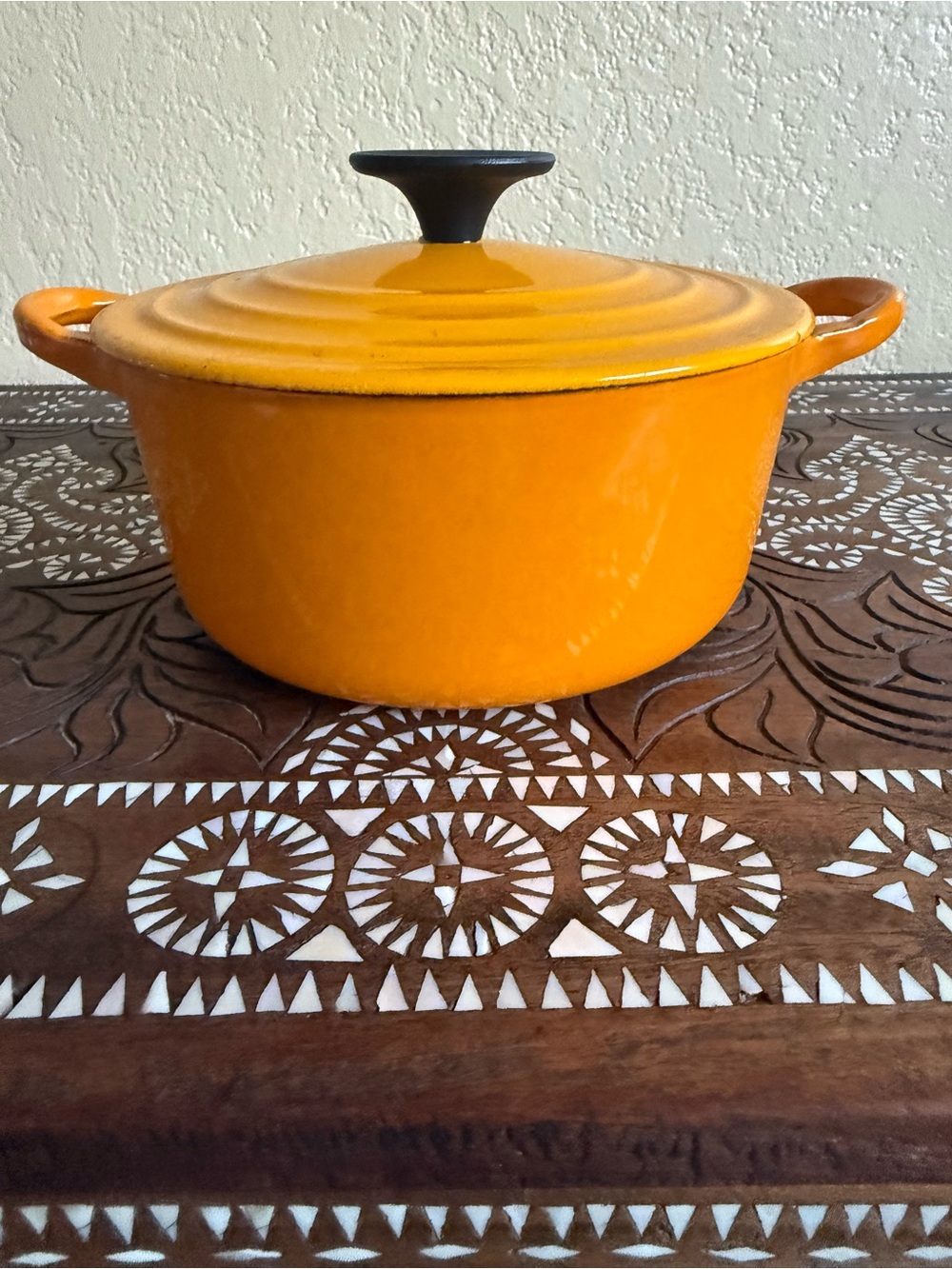 VTG le Creuset cocotte Bert orange “ B” 2 quart Dutch oven